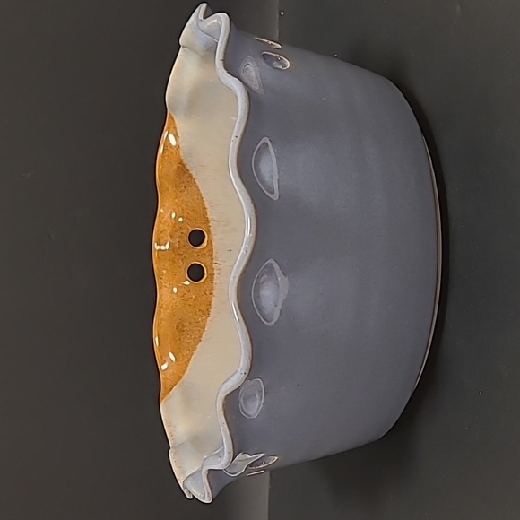 Vintage Clay Pen Pottery USA Casserole Dish With Scalloped Ruffled Rim - Picture 1 of 16